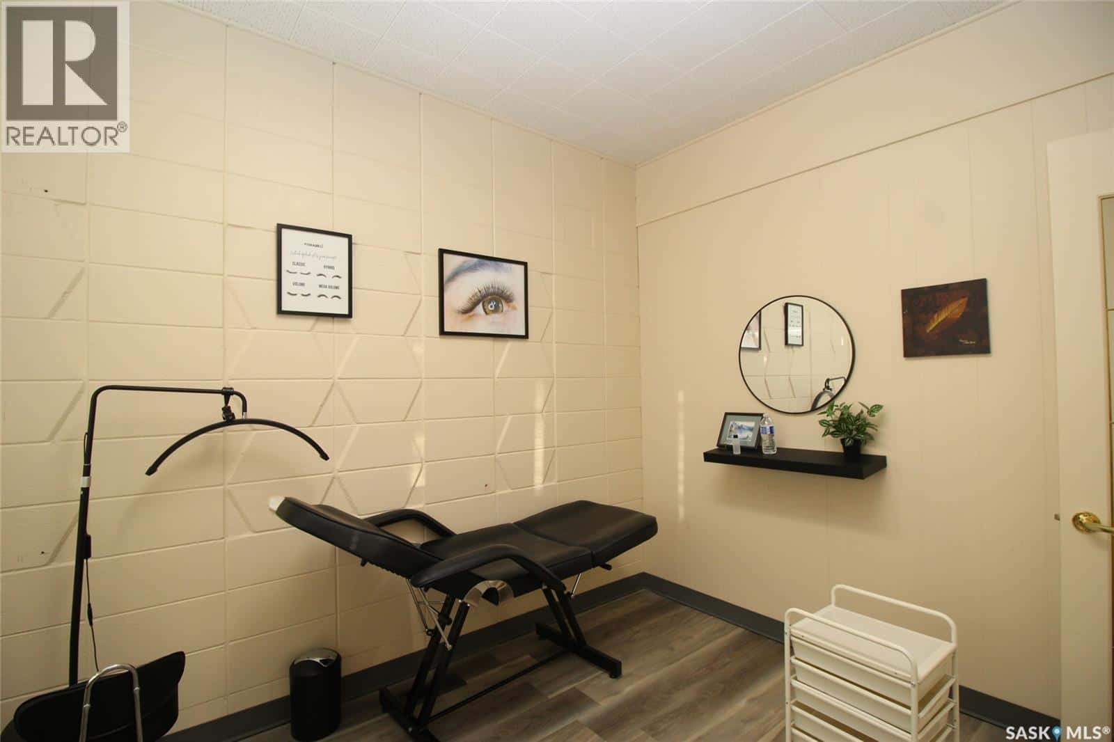 254 Centre STREET — Shaunavon, Saskatchewan - Photo 5 of 14