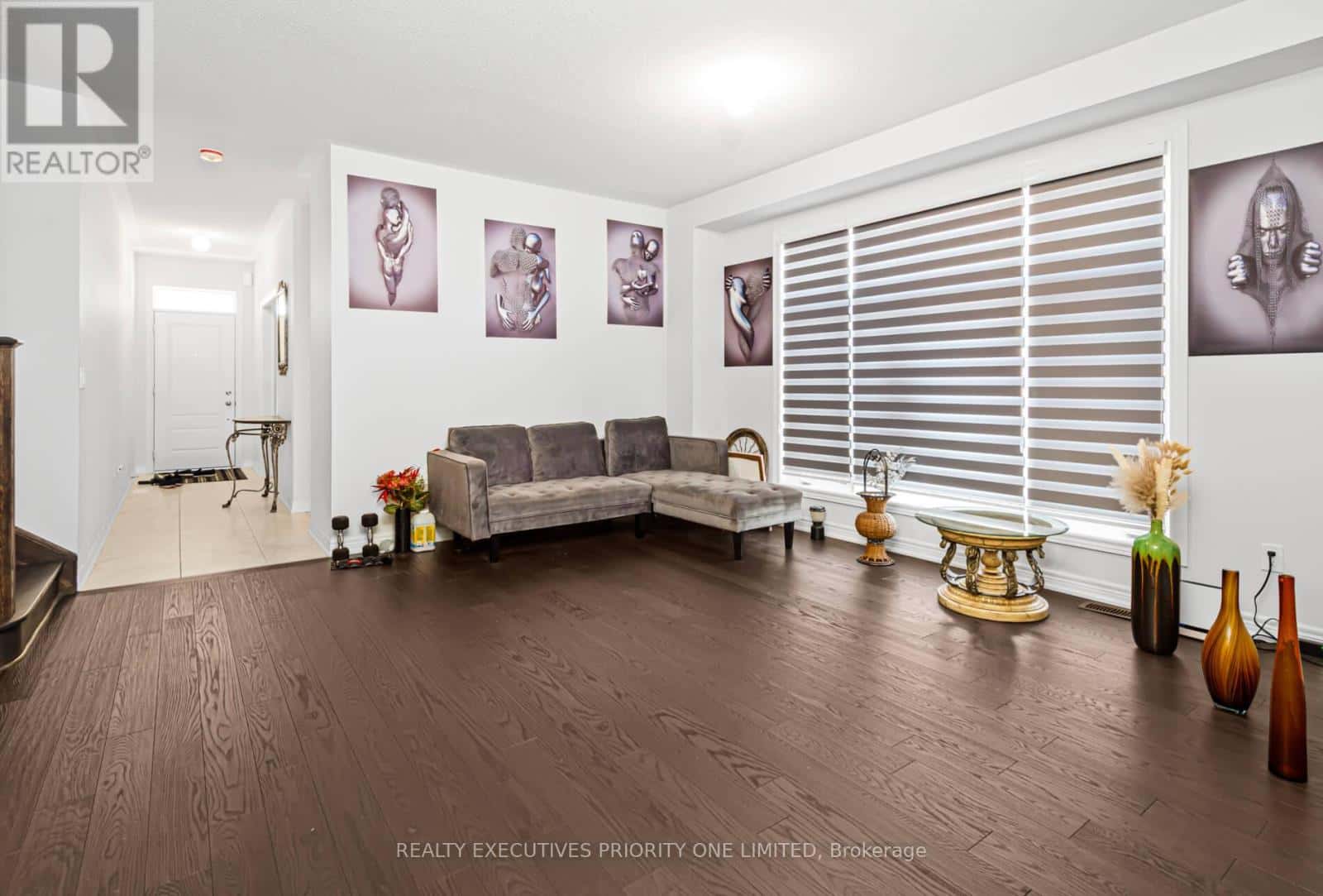 30 SAM BATTAGLIA CRESCENT — Georgina (Sutton & Jackson's Point), Ontario - Photo 2 of 24