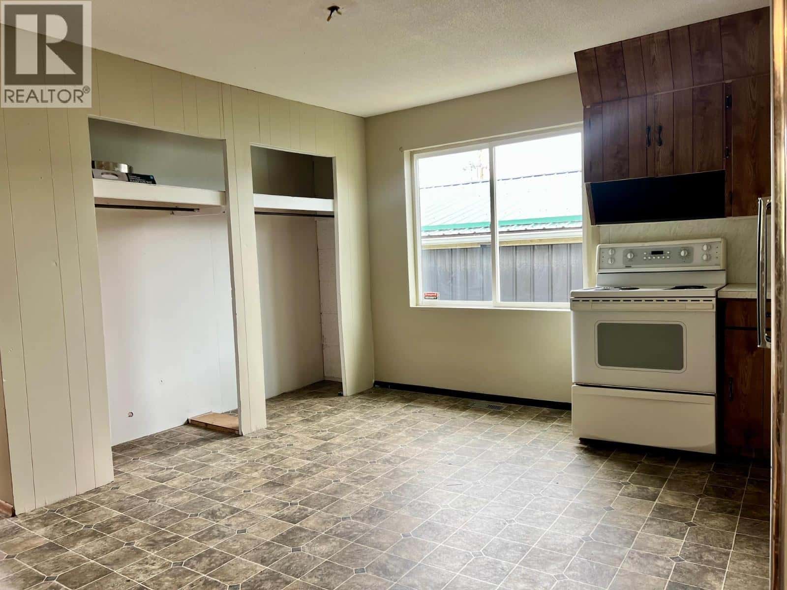 141 15th Avenue N — Creston, British Columbia - Photo 5 of 20