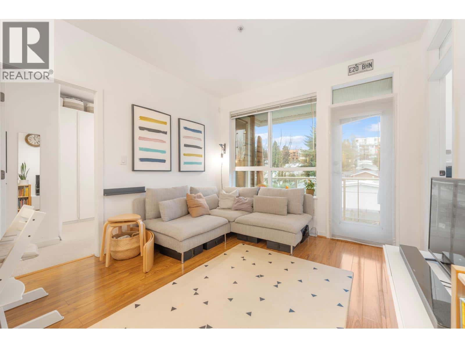 315 3551 FOSTER AVENUE — Vancouver, British Columbia - Photo 2 of 29