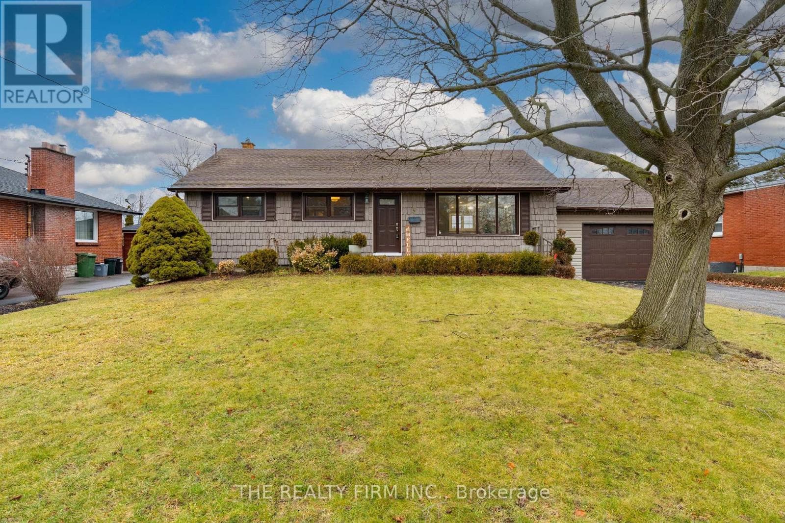 5 MONTCALM STREET N — St. Thomas, Ontario - Main photo