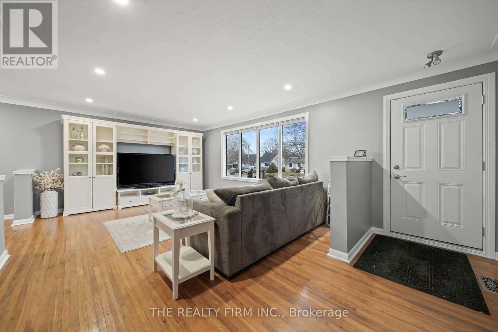 5 MONTCALM STREET N — St. Thomas, Ontario - Photo 4 of 48