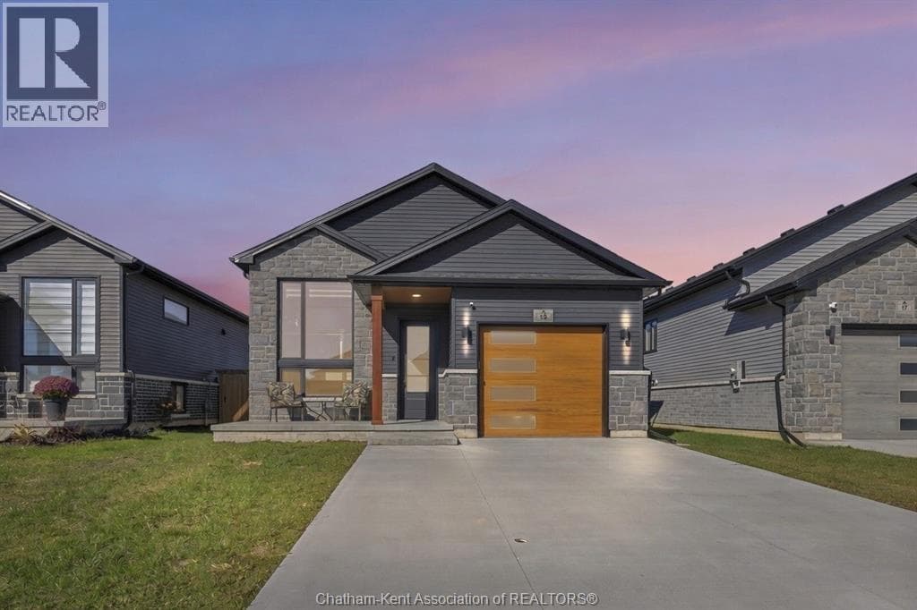 13 BAFFIN WAY — Chatham, Ontario - Main photo