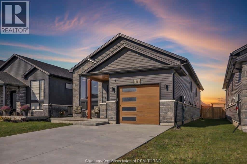 13 BAFFIN WAY — Chatham, Ontario - Photo 3 of 45