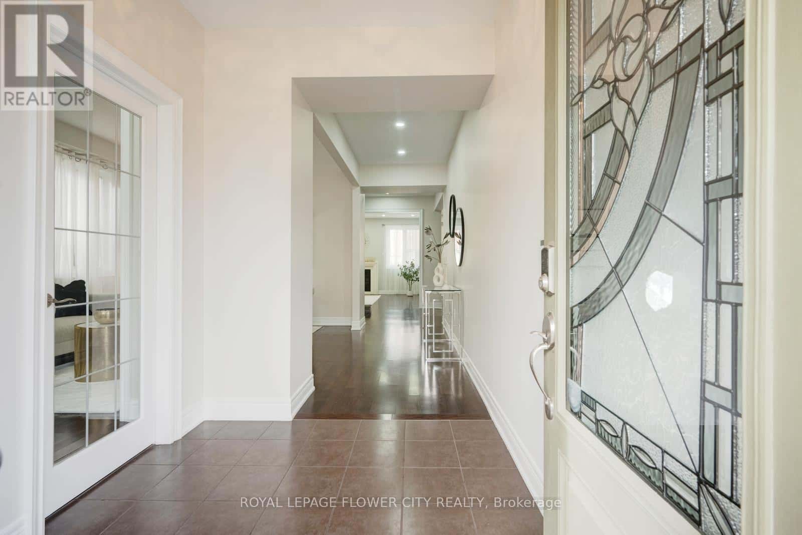 6 VILLADOWNS TRAIL — Brampton (Sandringham-Wellington North), Ontario - Photo 3 of 50