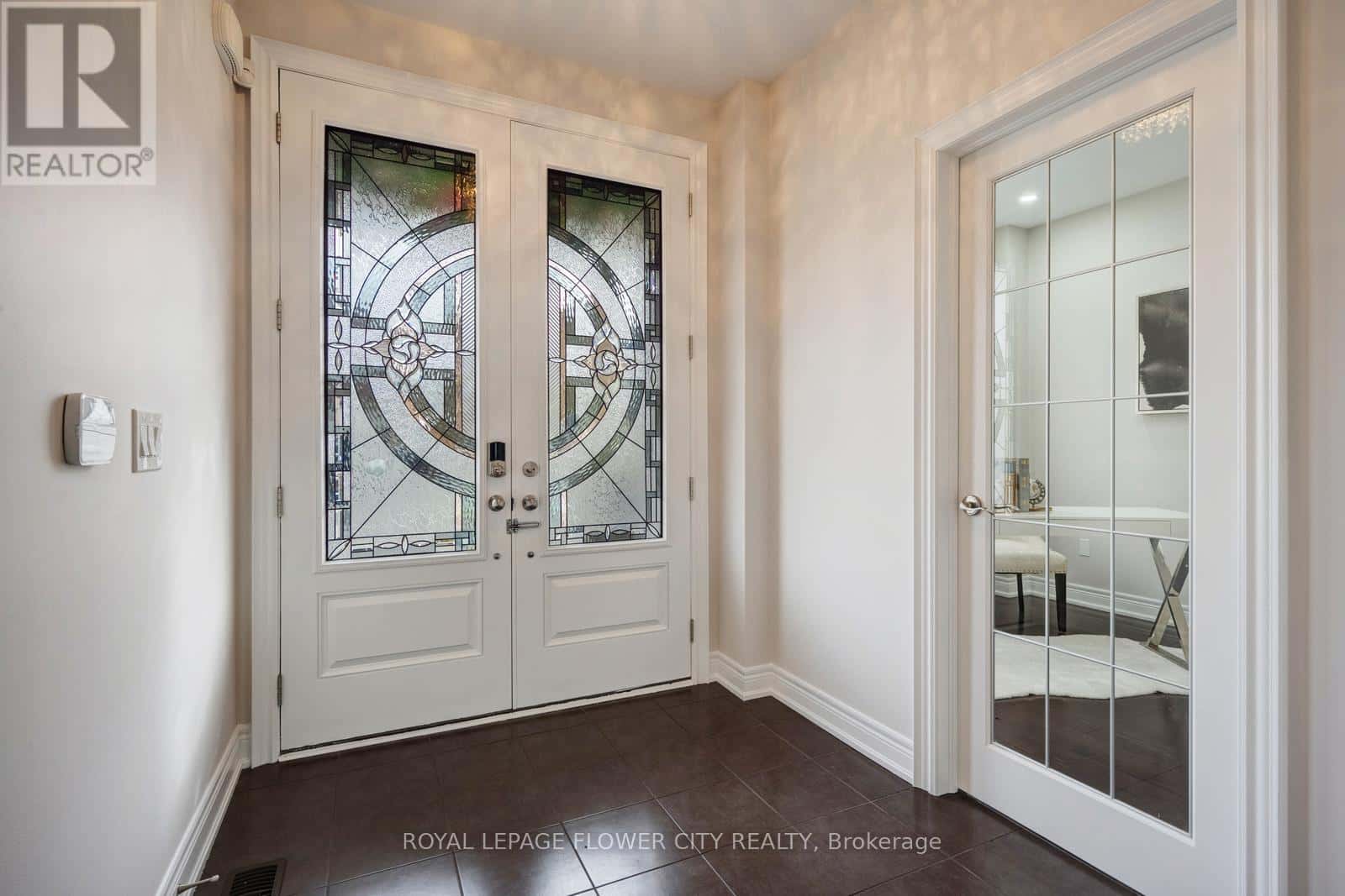 6 VILLADOWNS TRAIL — Brampton (Sandringham-Wellington North), Ontario - Photo 4 of 50