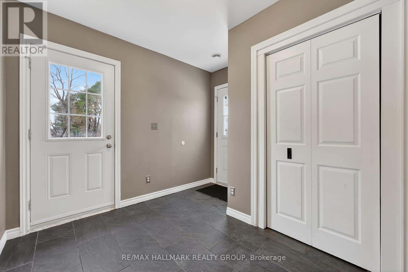 633 RUSSELL ROAD — Clarence-Rockland, Ontario - Photo 4 of 49