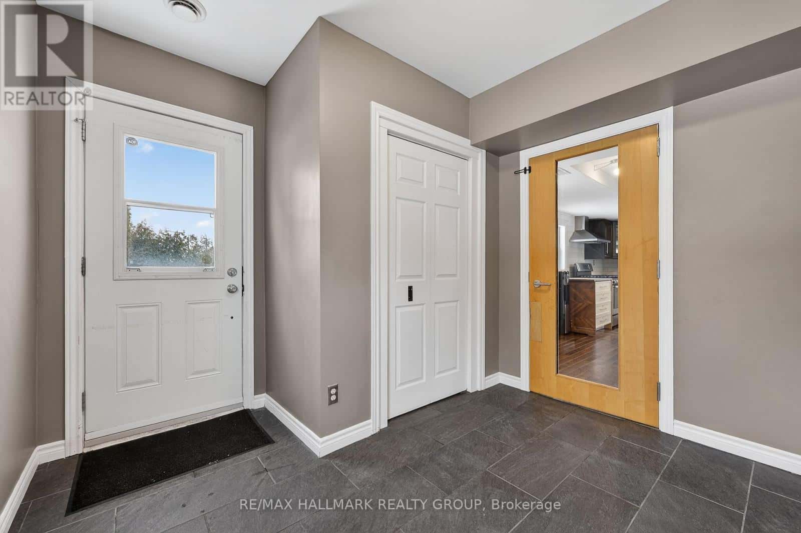 633 RUSSELL ROAD — Clarence-Rockland, Ontario - Photo 5 of 49