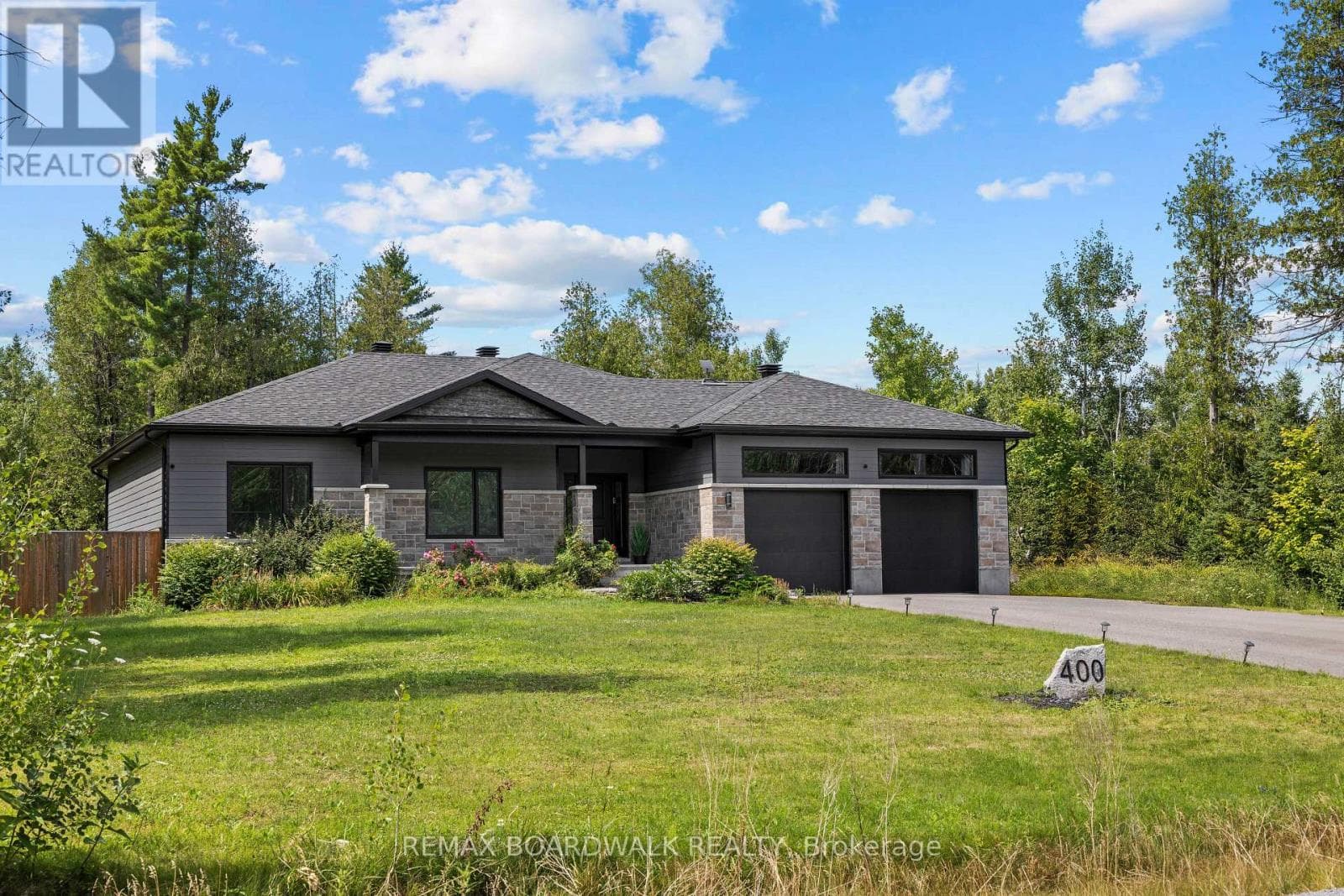 400 CINNAMON CRESCENT — Ottawa, Ontario - Main photo