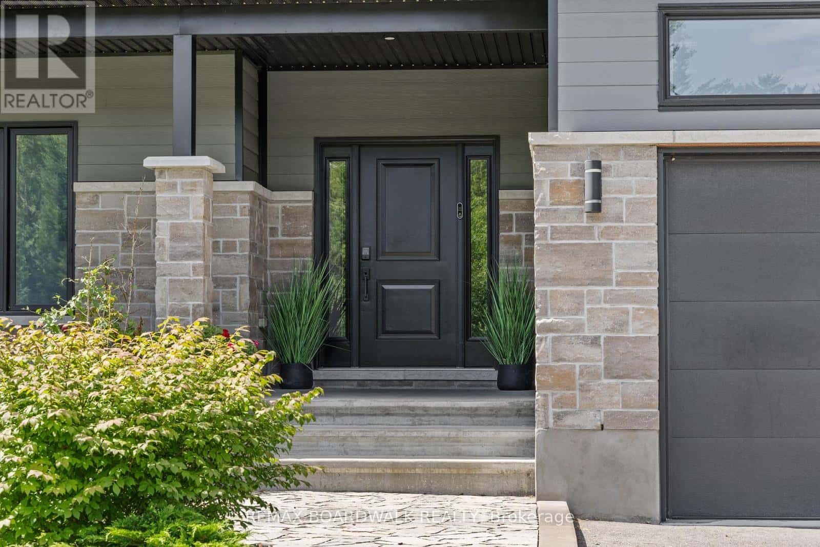 400 CINNAMON CRESCENT — Ottawa, Ontario - Photo 2 of 47