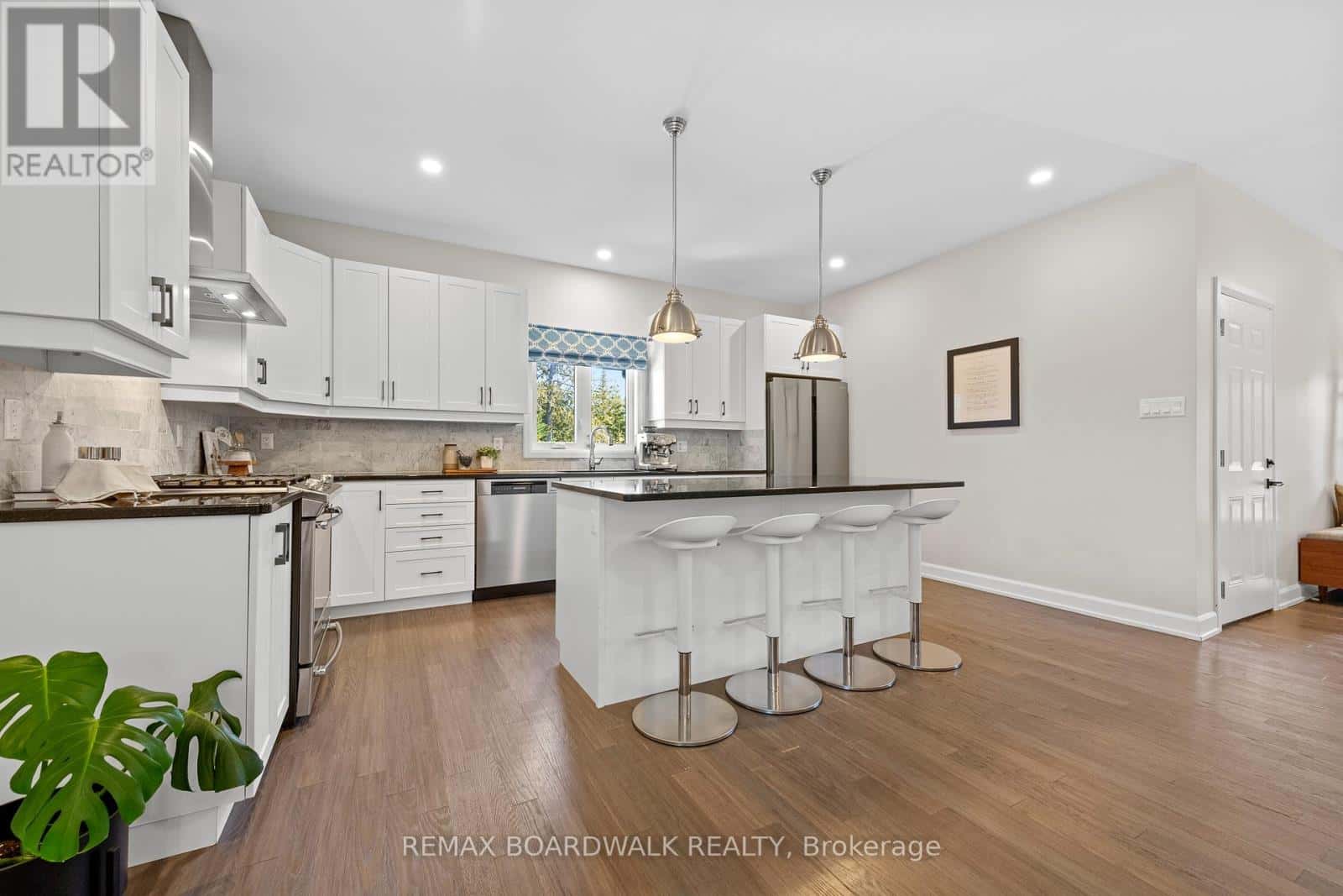 400 CINNAMON CRESCENT — Ottawa, Ontario - Photo 5 of 47