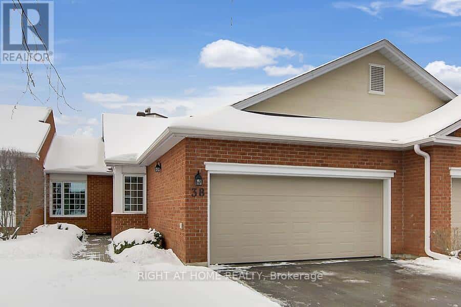 17 - 38 KETTERING — Ottawa, Ontario - Photo 2 of 45