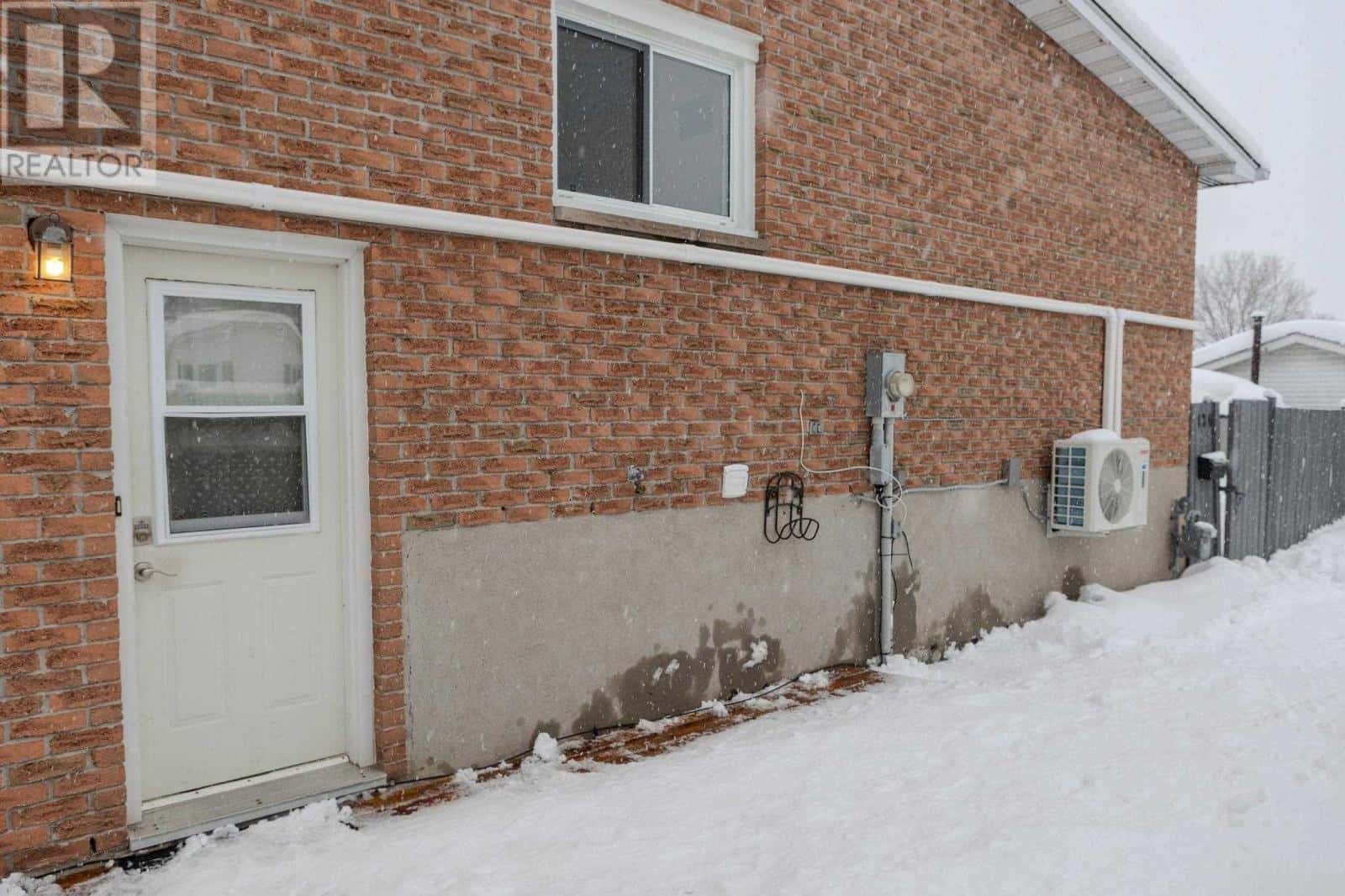 124 Sutton PL — Sault Ste. Marie, Ontario - Photo 5 of 38