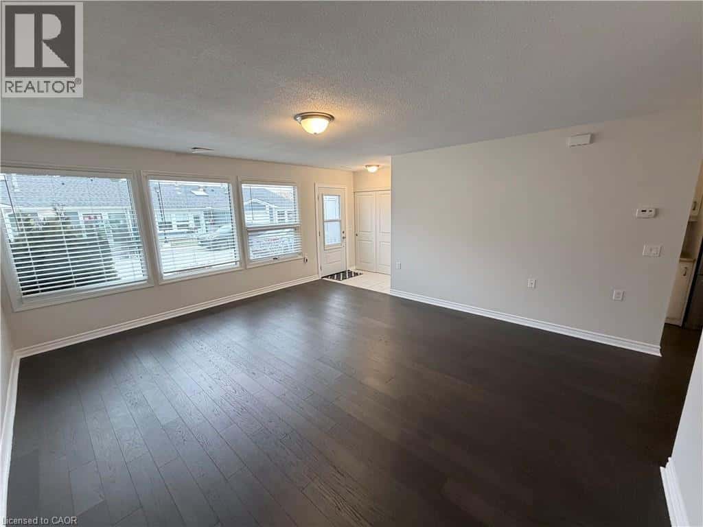 19 MCKENNA Court — Hamilton, Ontario - Photo 3 of 17