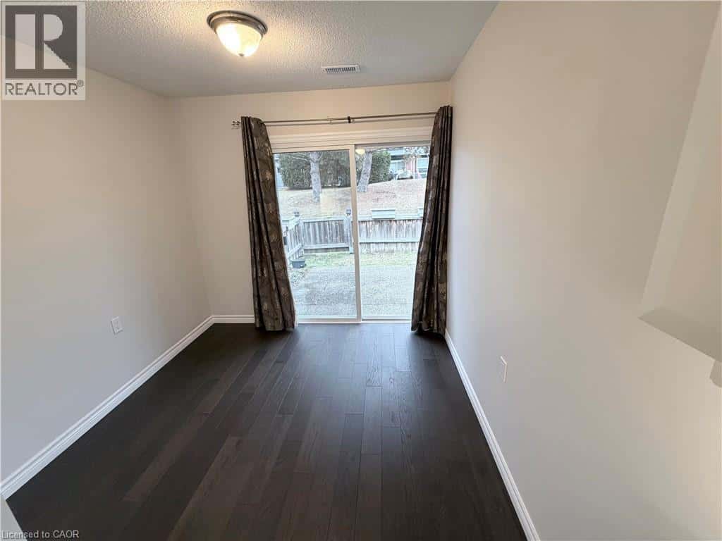 19 MCKENNA Court — Hamilton, Ontario - Photo 5 of 17