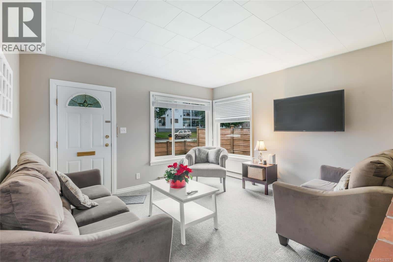 3862 10th Ave — Port Alberni, British Columbia - Photo 2 of 18