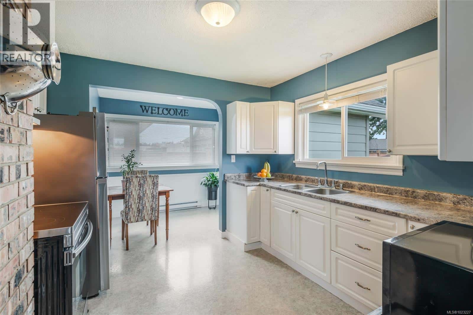 3862 10th Ave — Port Alberni, British Columbia - Photo 5 of 18