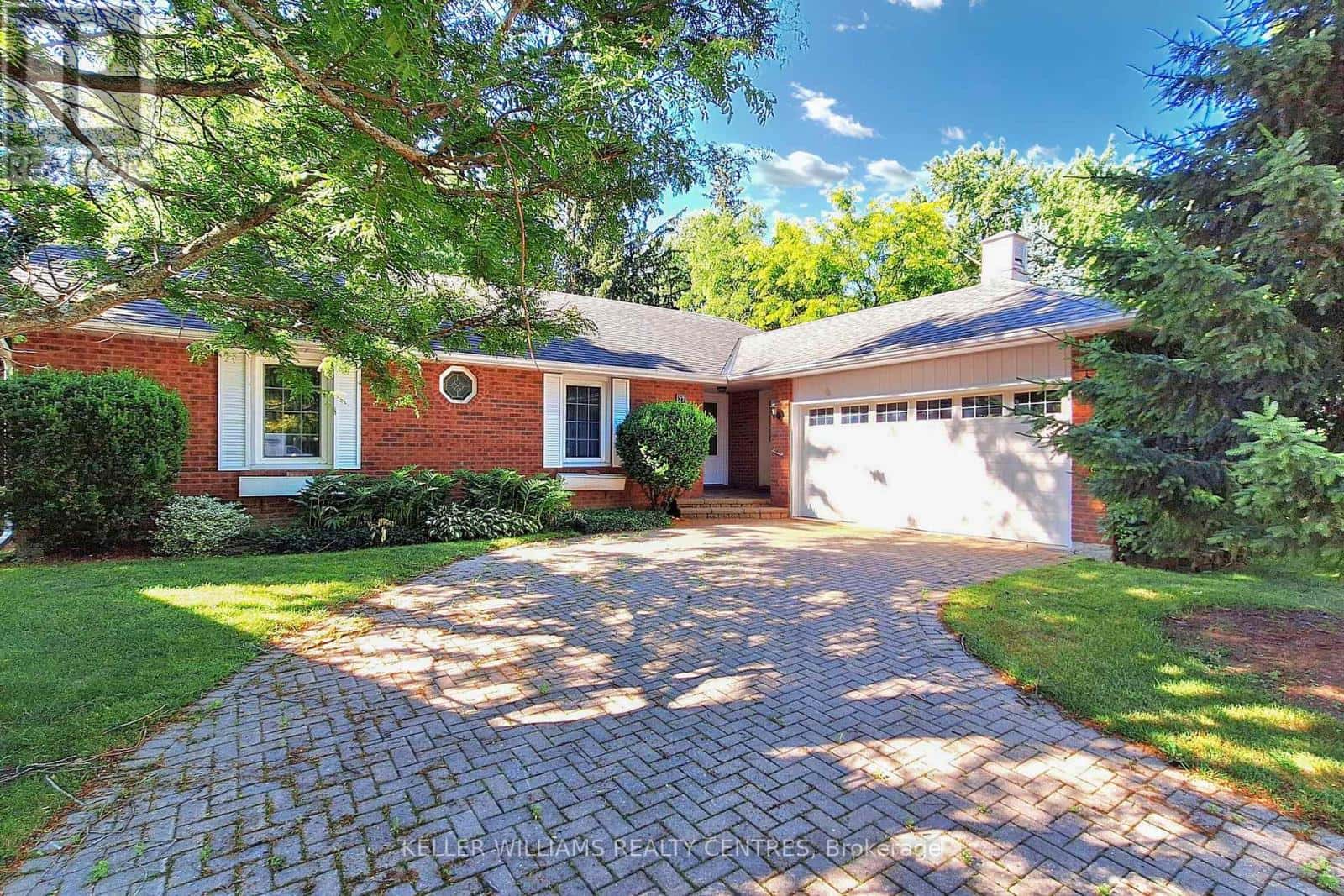 27 HAWTHORNE LANE — Aurora (Aurora Village), Ontario - Photo 2 of 37