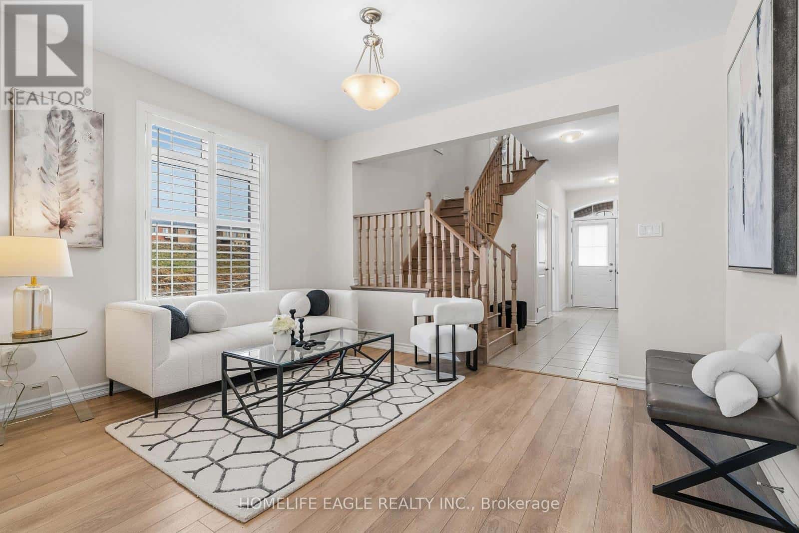 20 VIOLA STREET — East Gwillimbury (Sharon), Ontario - Photo 2 of 28