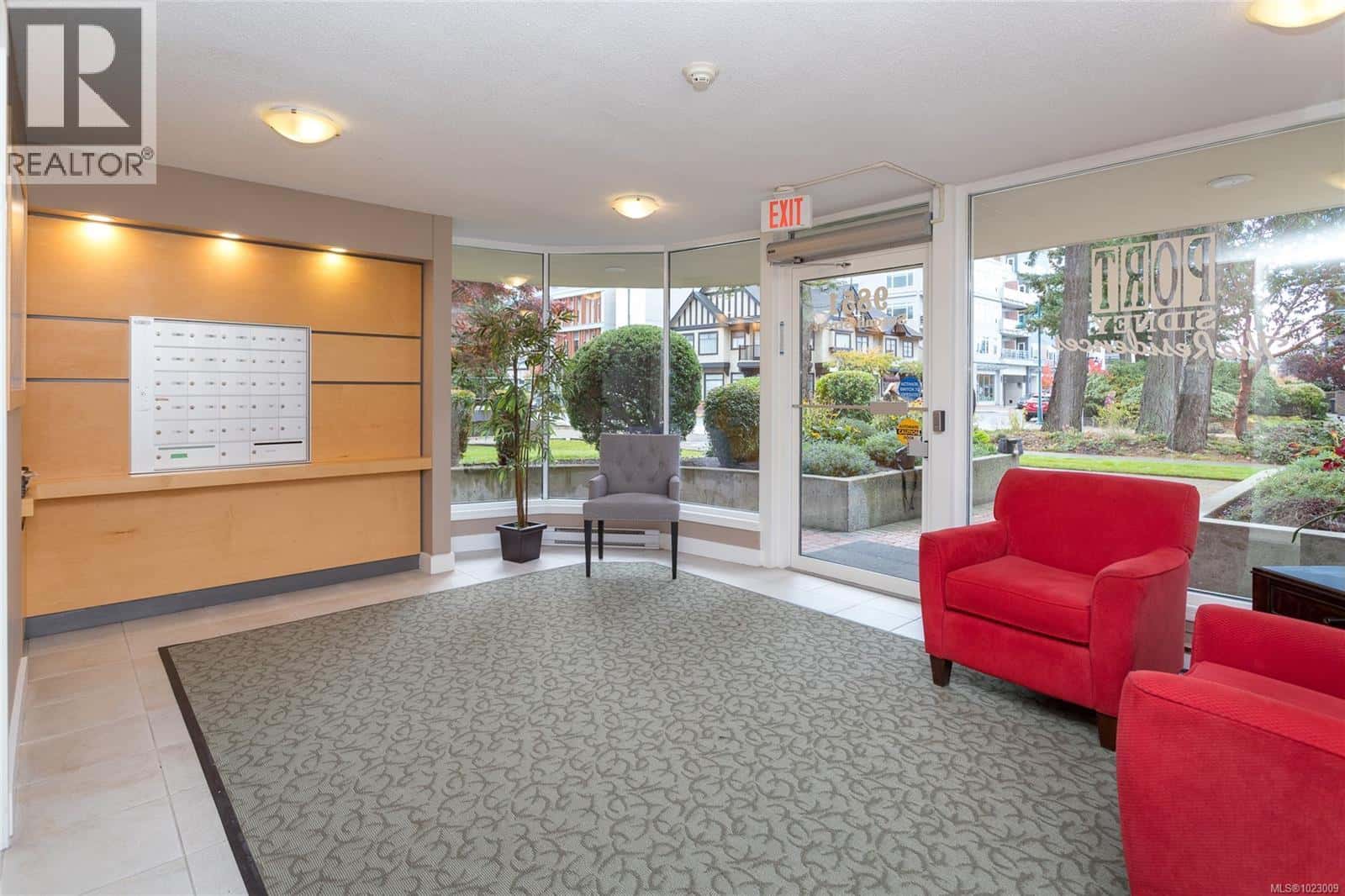 1A 9851 Second St — Sidney, British Columbia - Photo 3 of 51