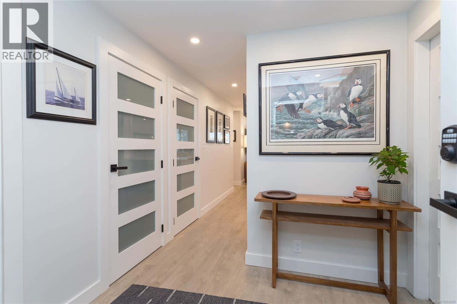 1A 9851 Second St — Sidney, British Columbia - Photo 4 of 51