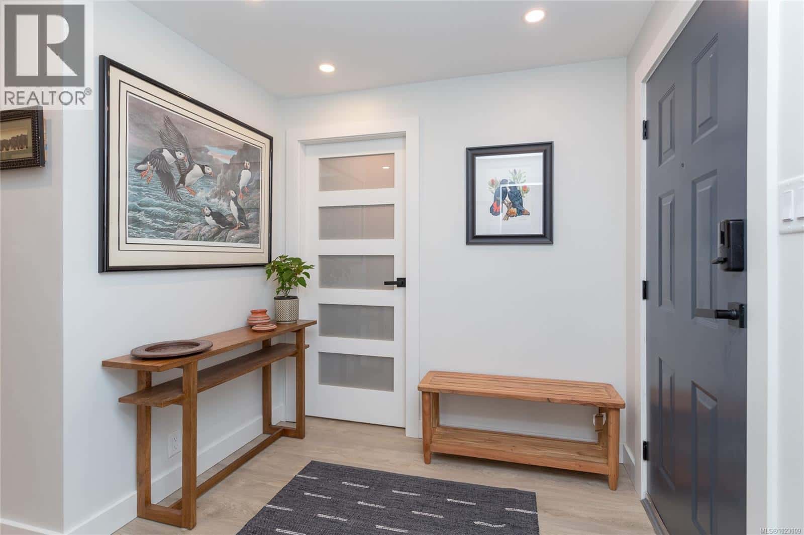 1A 9851 Second St — Sidney, British Columbia - Photo 5 of 51