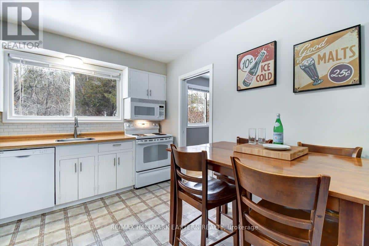 1193 HURON STREET — Peterborough (Northcrest Ward 5), Ontario - Photo 5 of 50