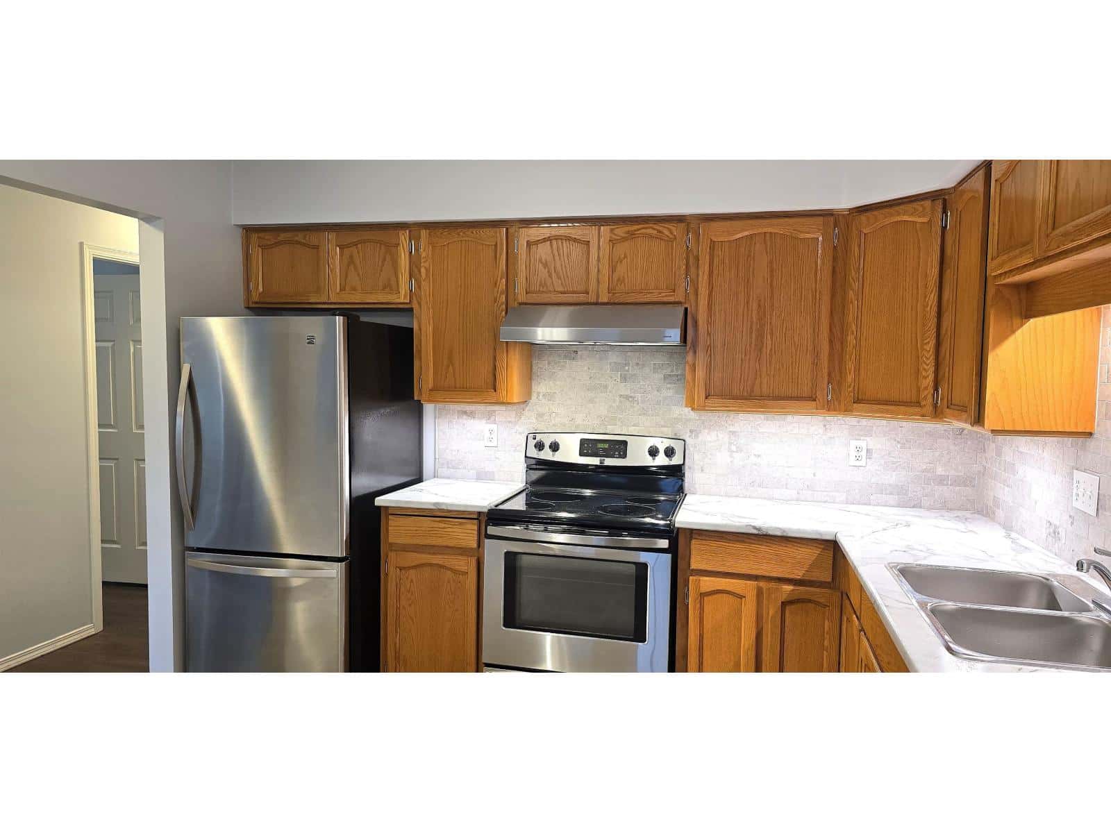 101 33090 GEORGE FERGUSON WAY — Abbotsford, British Columbia - Photo 3 of 7