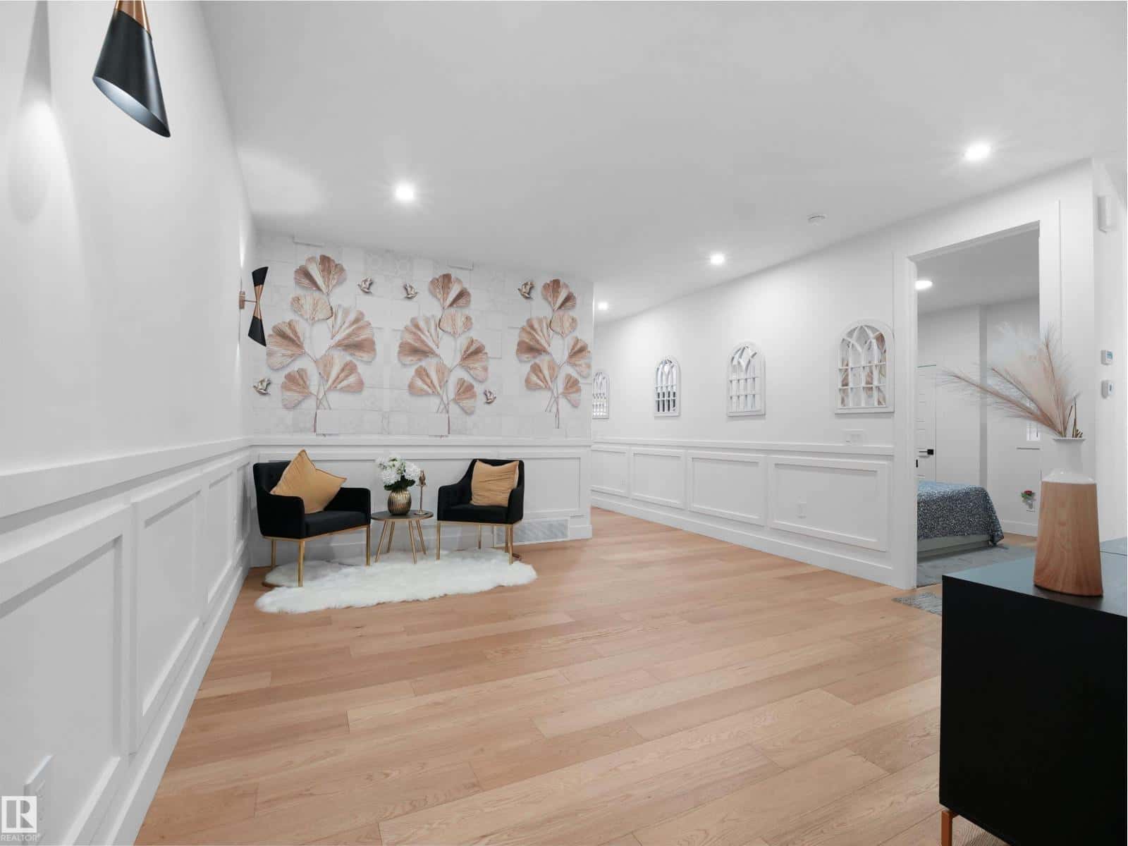 2928 1 AV SW — Edmonton, Alberta - Photo 5 of 67