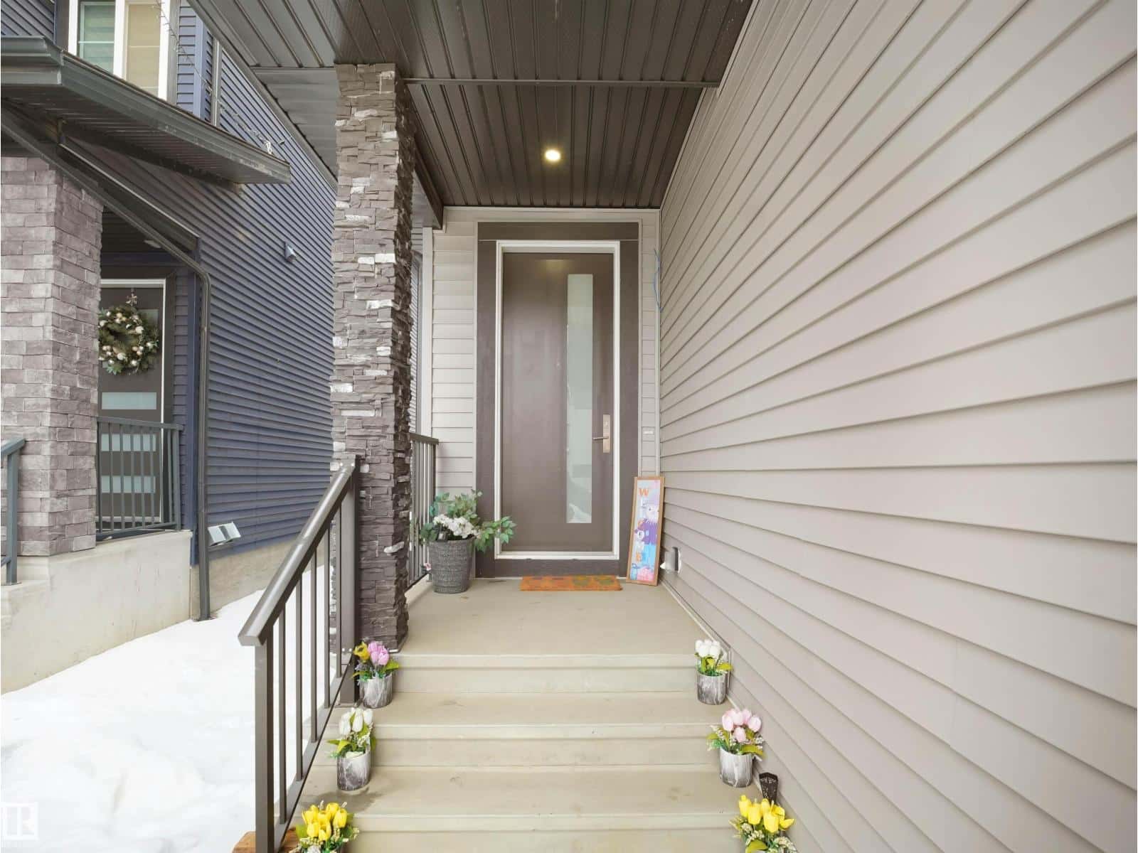 2928 1 AV SW — Edmonton, Alberta - Photo 3 of 67