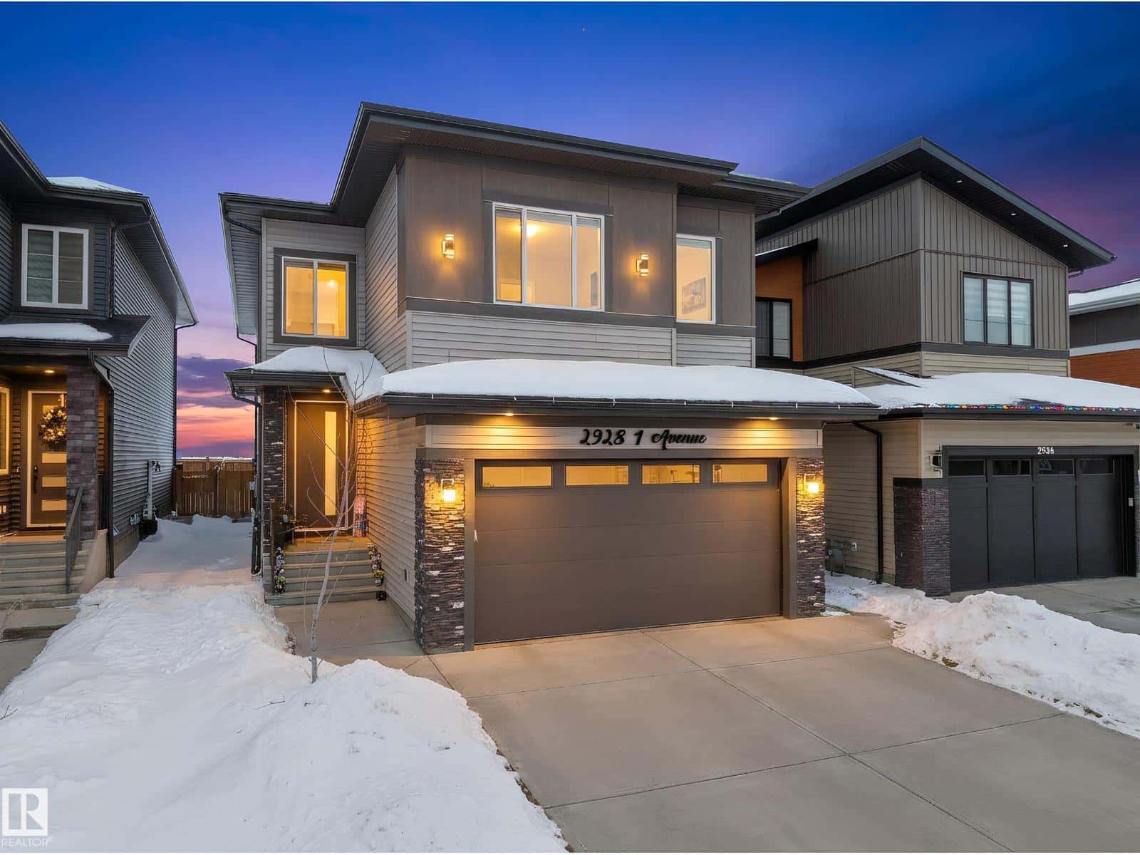 2928 1 AV SW — Edmonton, Alberta - Photo 2 of 67