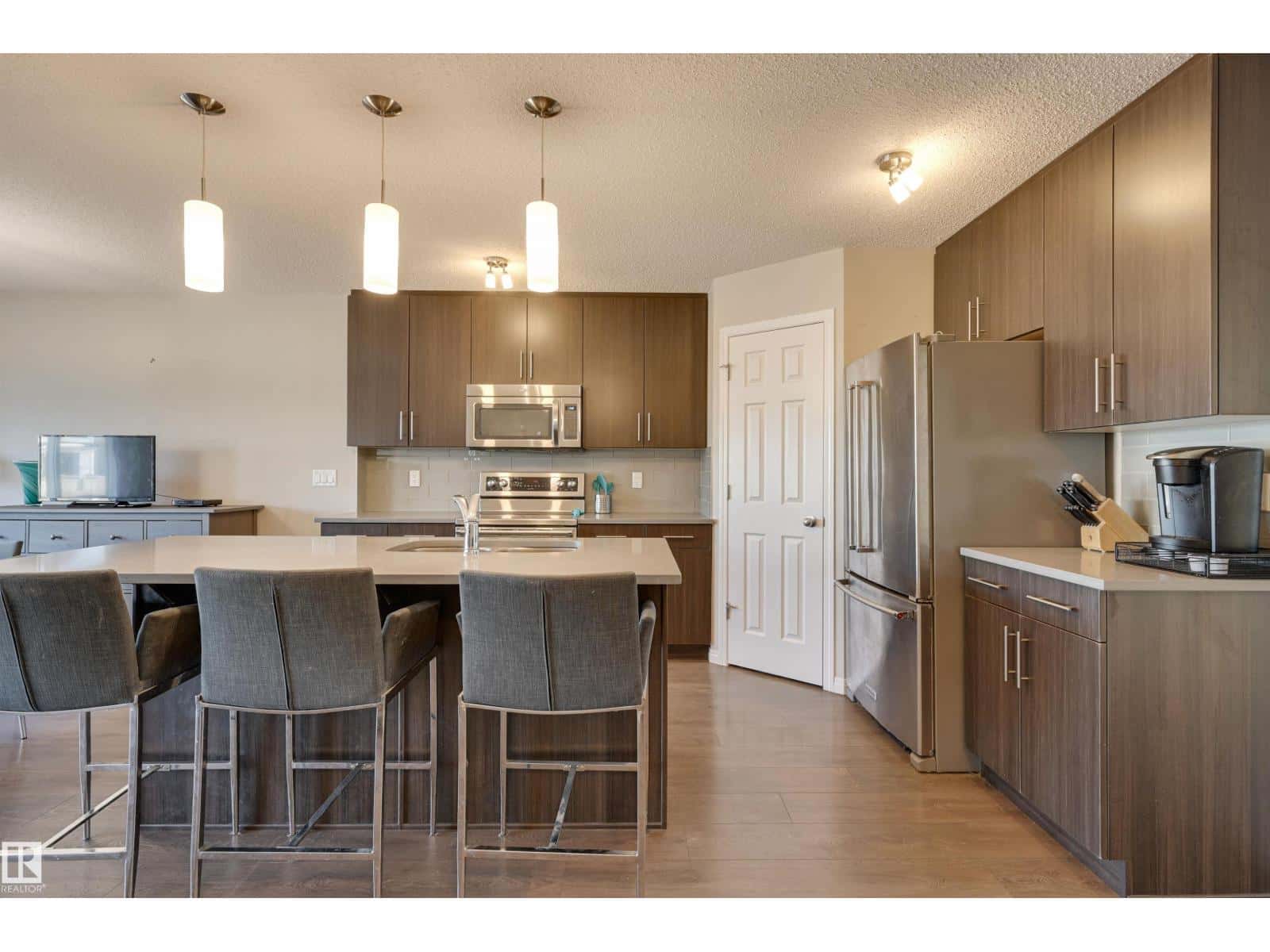 2720 COUGHLAN GREEN GR SW — Edmonton, Alberta - Photo 5 of 35