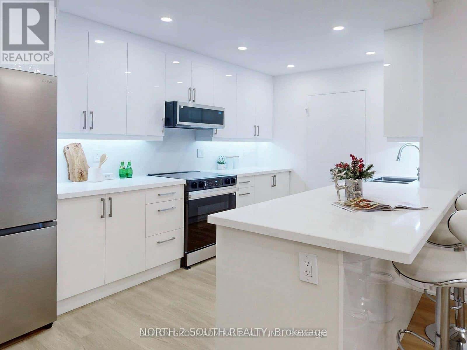 PH27 - 32 CLARISSA DRIVE — Richmond Hill (Harding), Ontario - Photo 5 of 50