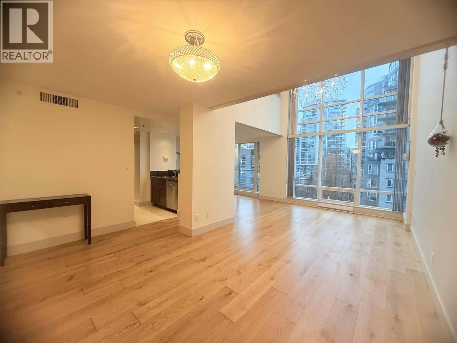 607 590 NICOLA STREET — Vancouver, British Columbia - Photo 4 of 30