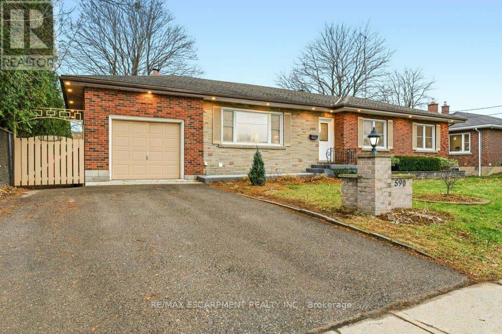 590 CUMBERLAND AVENUE — Burlington (Roseland), Ontario - Photo 2 of 47