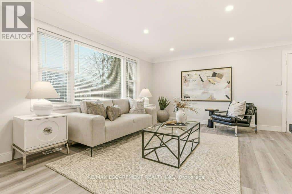 590 CUMBERLAND AVENUE — Burlington (Roseland), Ontario - Photo 4 of 47