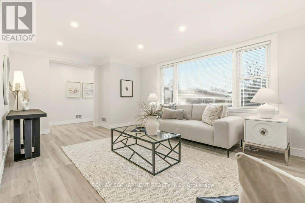 590 CUMBERLAND AVENUE — Burlington (Roseland), Ontario - Photo 5 of 47