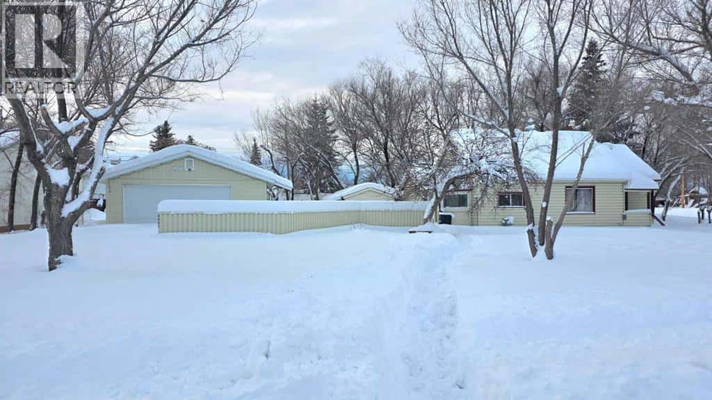 4801 50 Avenue — Mayerthorpe, Alberta - Photo 2 of 32