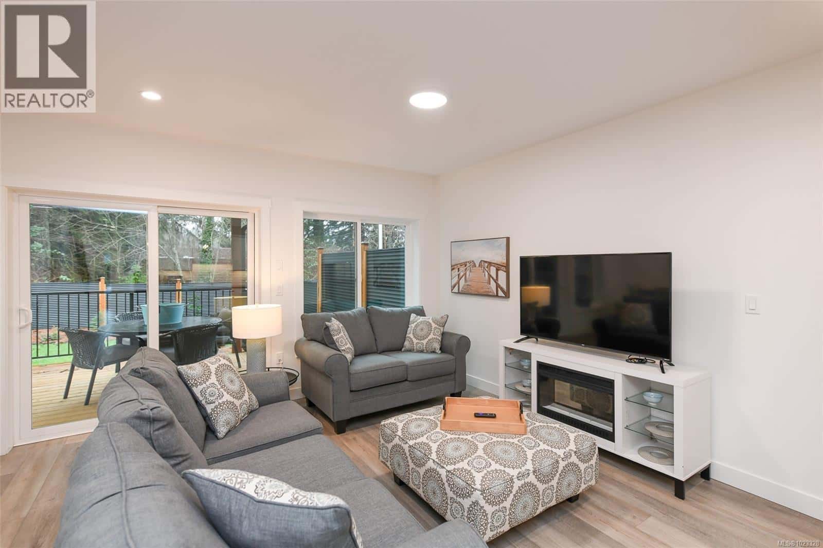 A 2155 Cousins Ave — Courtenay, British Columbia - Photo 5 of 52