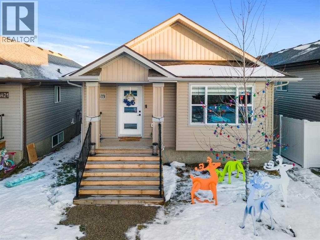 4419 75 Street — Camrose, Alberta - Main photo