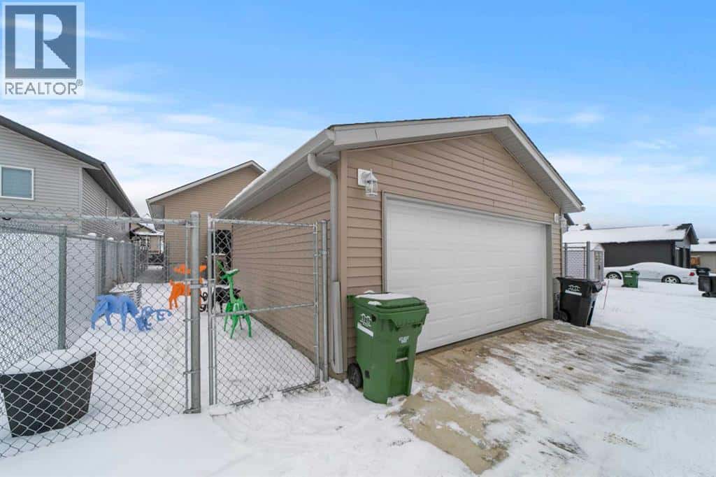 4419 75 Street — Camrose, Alberta - Photo 5 of 28