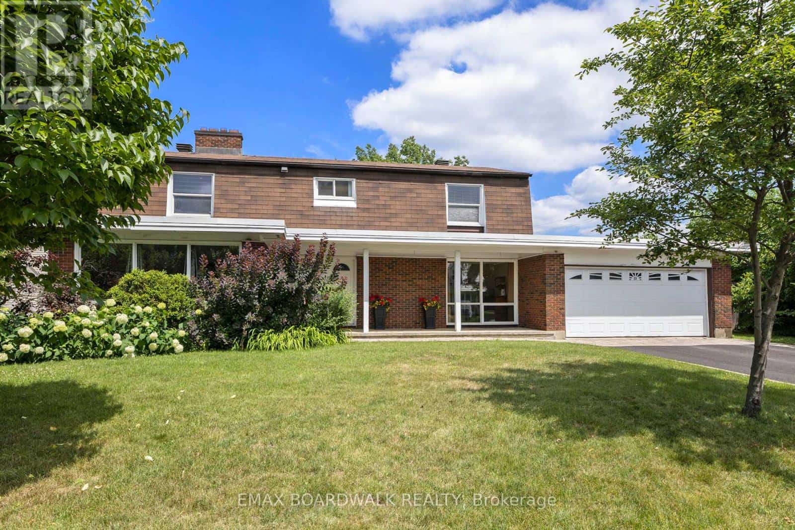 23 SIOUX CRESCENT — Ottawa, Ontario - Photo 2 of 32