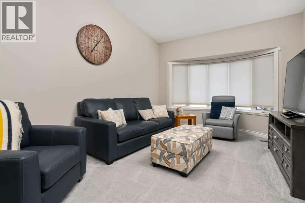 6313 Erickson Drive — Camrose, Alberta - Photo 5 of 37