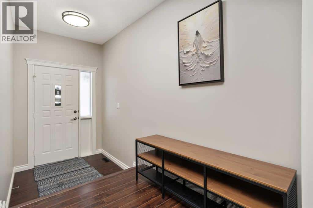 6313 Erickson Drive — Camrose, Alberta - Photo 4 of 37