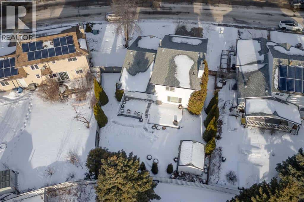 6313 Erickson Drive — Camrose, Alberta - Photo 3 of 37