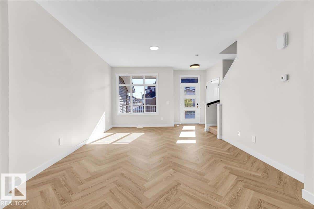 1316 KESWICK DR SW — Edmonton, Alberta - Photo 5 of 42