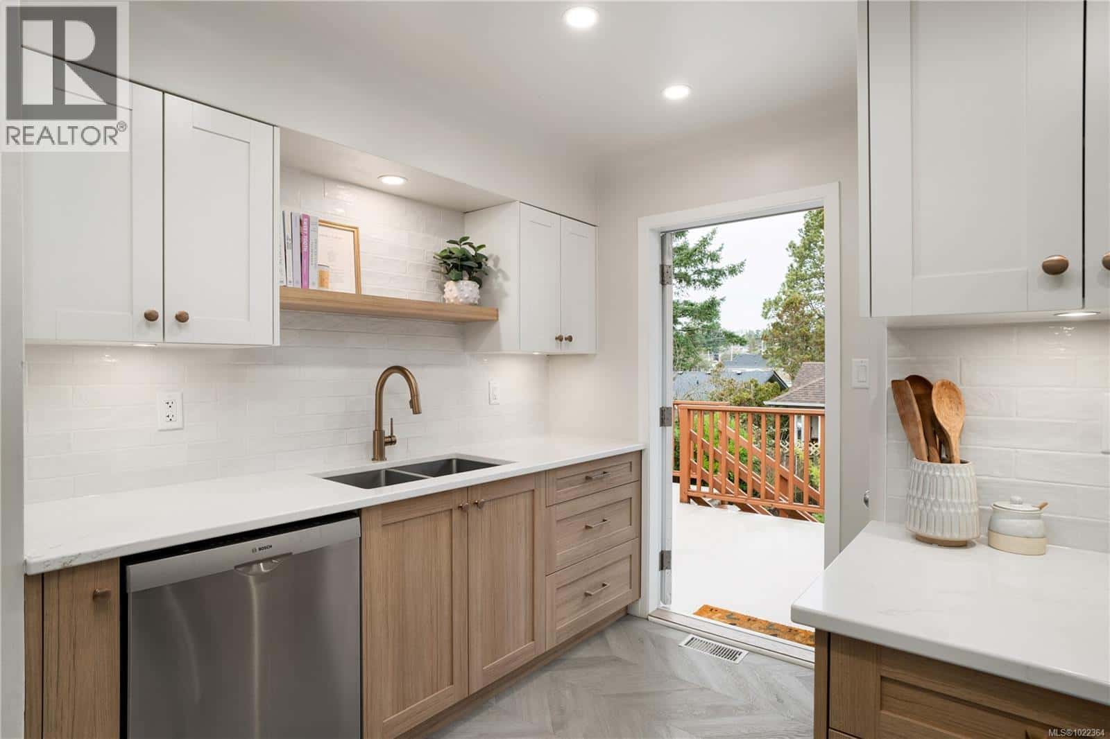 610 Baker St — Saanich, British Columbia - Photo 3 of 31