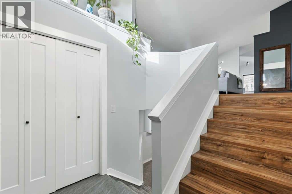 103 Hawkmount Green NW — Calgary, Alberta - Photo 4 of 34