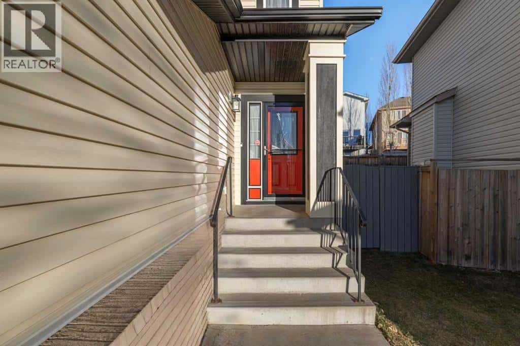 38 Evansbrooke Manor NW — Calgary, Alberta - Photo 3 of 41