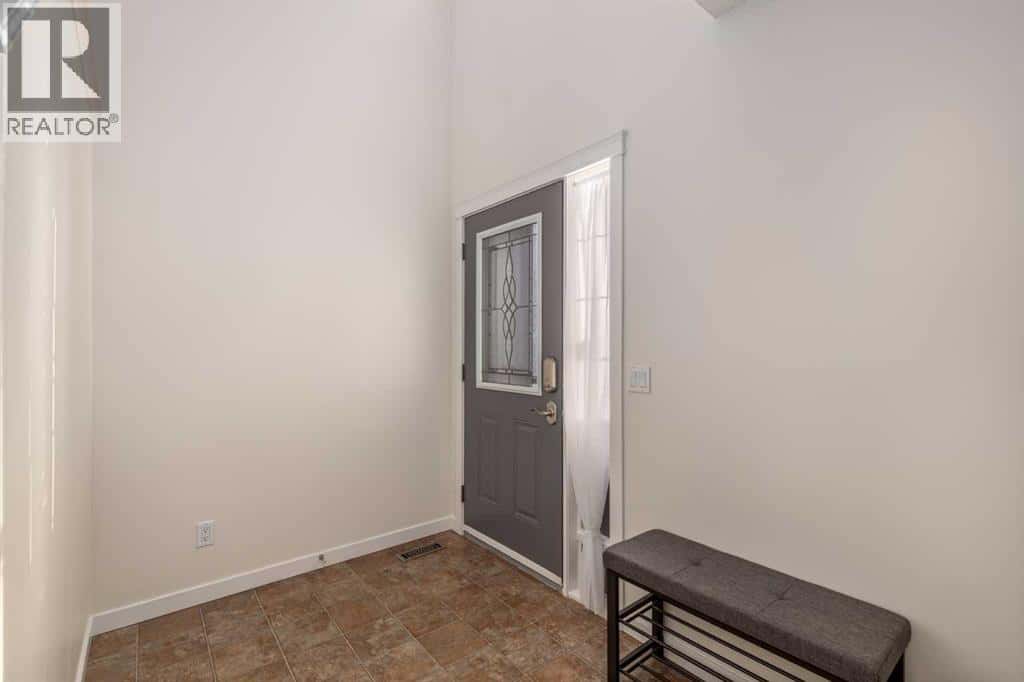 38 Evansbrooke Manor NW — Calgary, Alberta - Photo 5 of 41